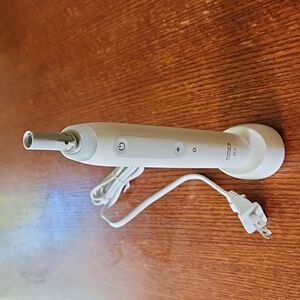 EUC Oral B iO4 series - Electric Toothbrush | Rechargeable Toothbrush | White